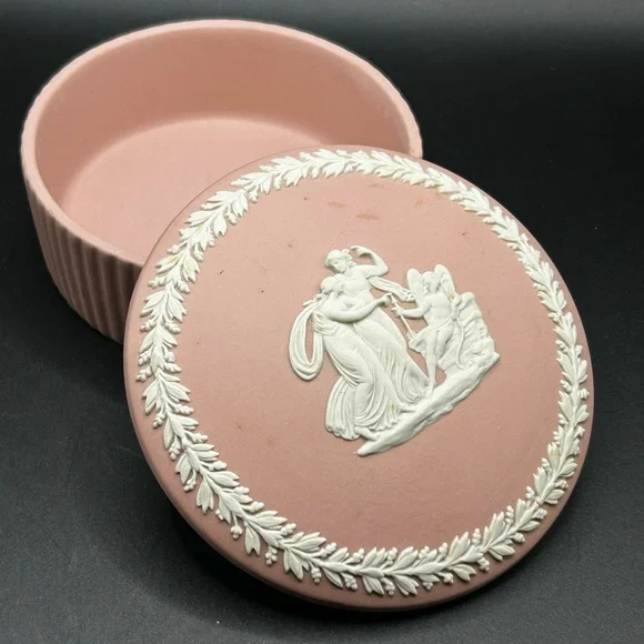 Vintage Wedgwood England Pink Jasperware Trinket Box - Picture 1 of 7